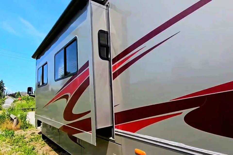 Ford Stripped Chassis Motorhome  2006