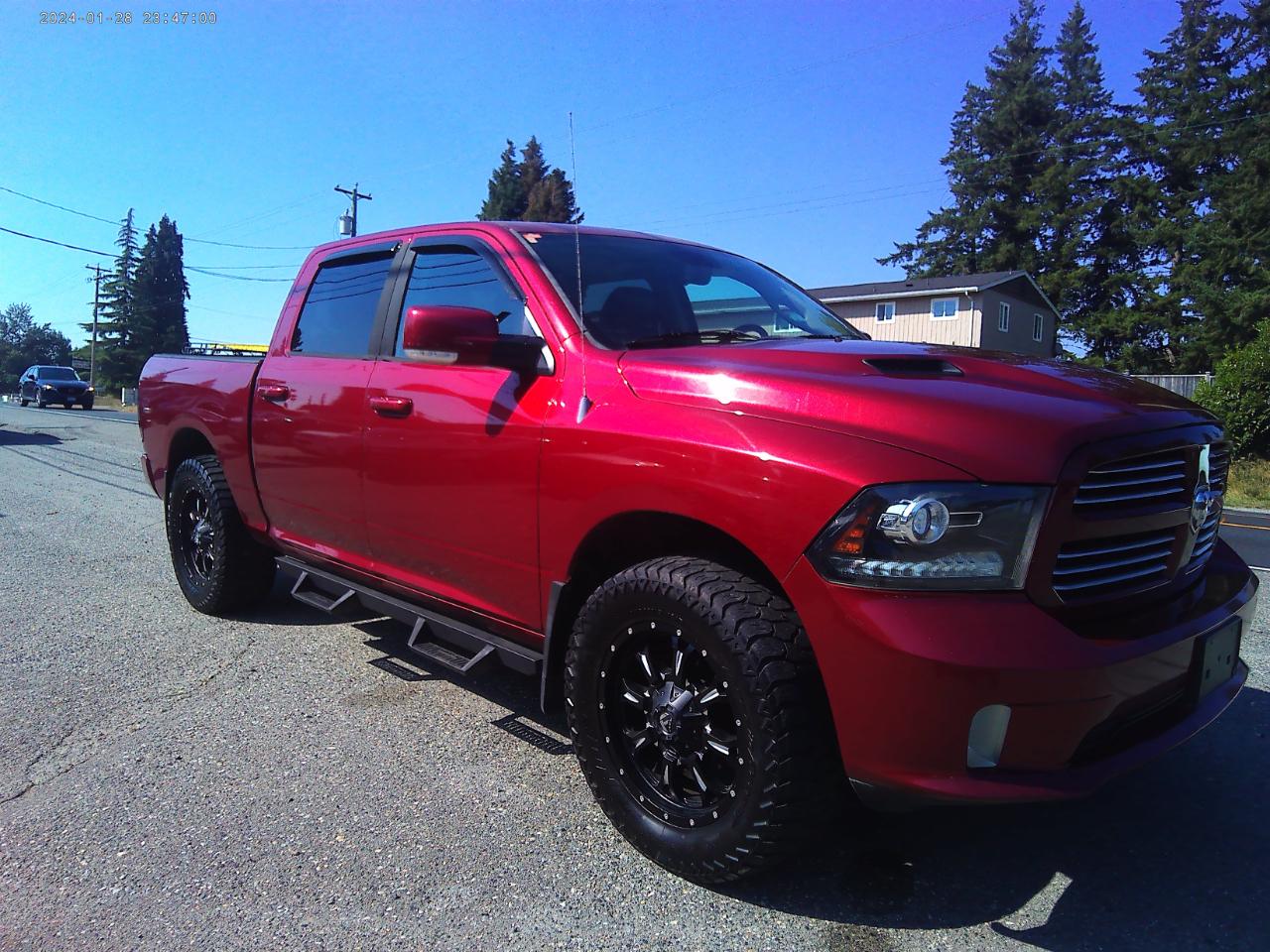 RAM 1500 Laramie Crew Cab SWB 4WD 2013