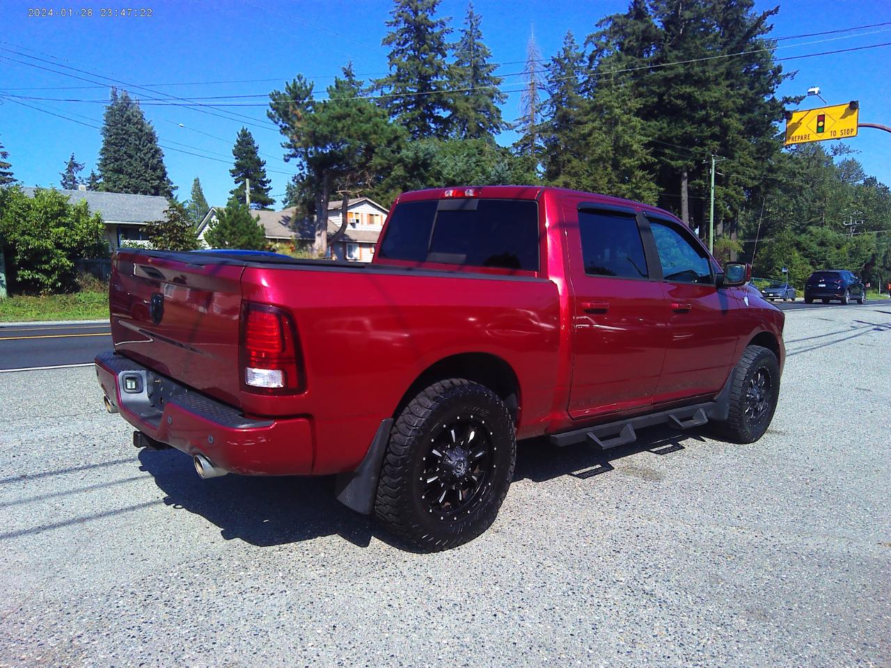 RAM 1500 Laramie Crew Cab SWB 4WD 2013