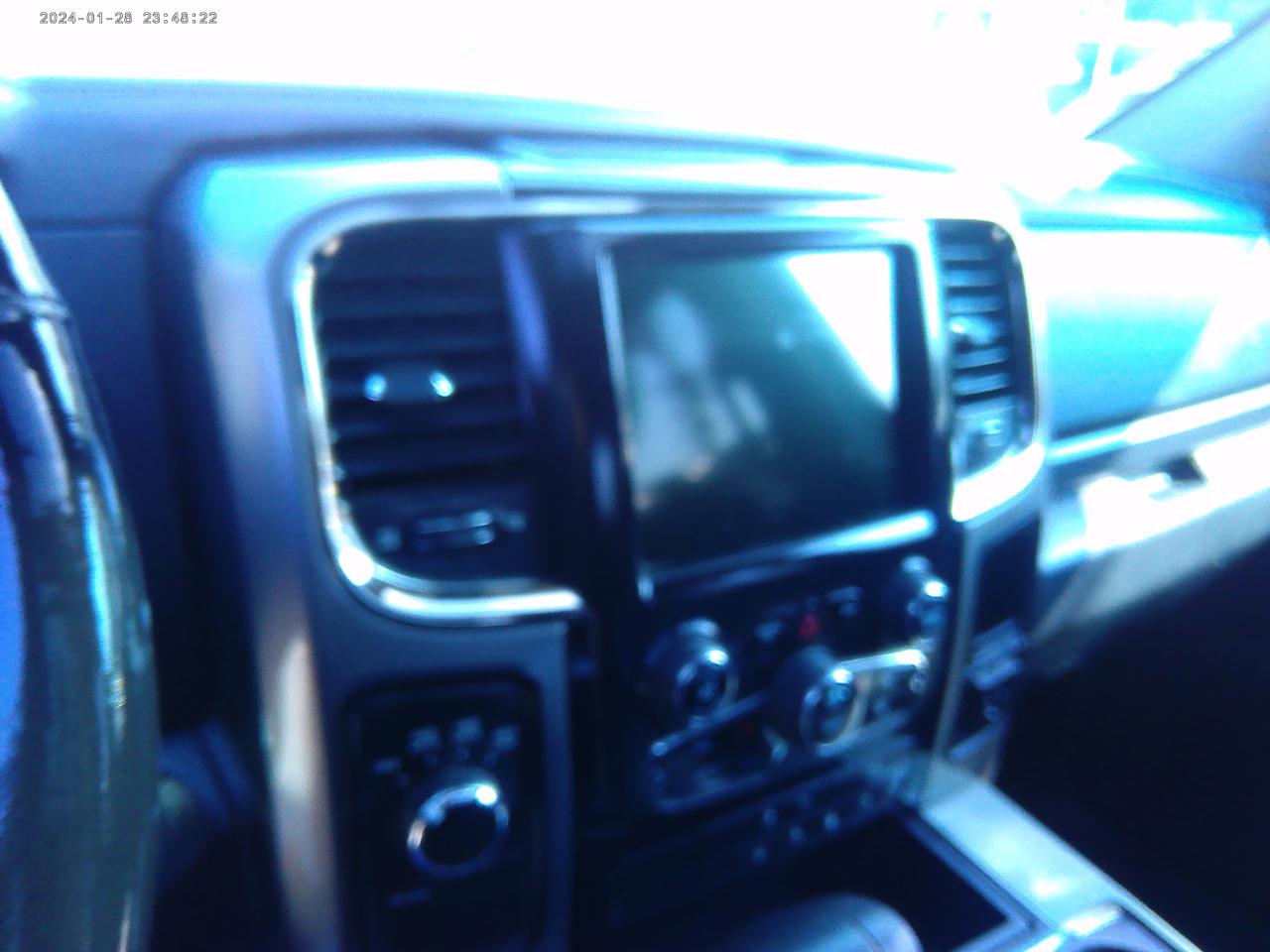 RAM 1500 Laramie Crew Cab SWB 4WD 2013