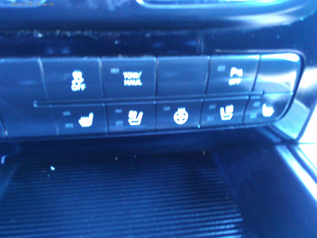 RAM 1500 Laramie Crew Cab SWB 4WD 2013