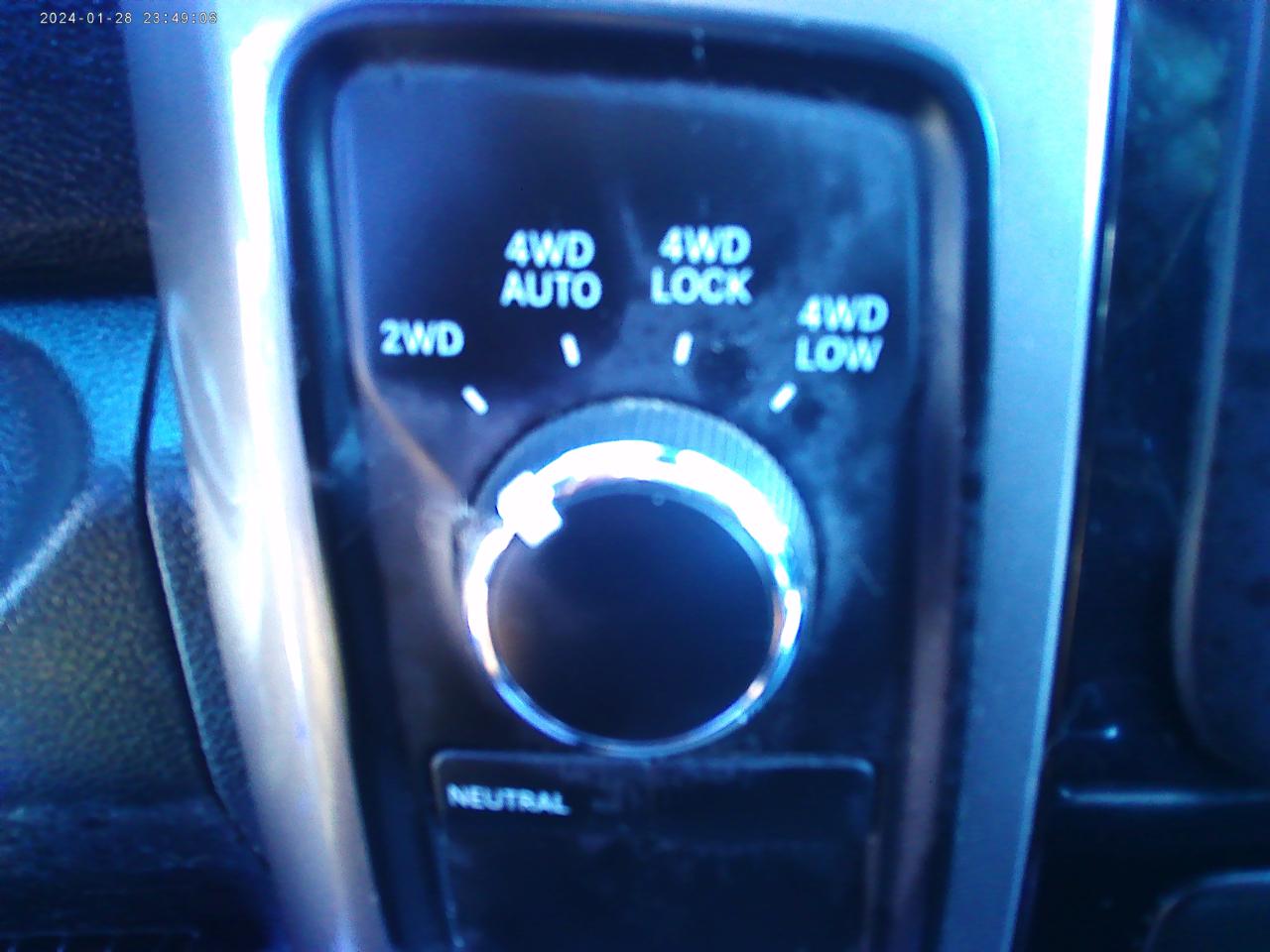 RAM 1500 Laramie Crew Cab SWB 4WD 2013