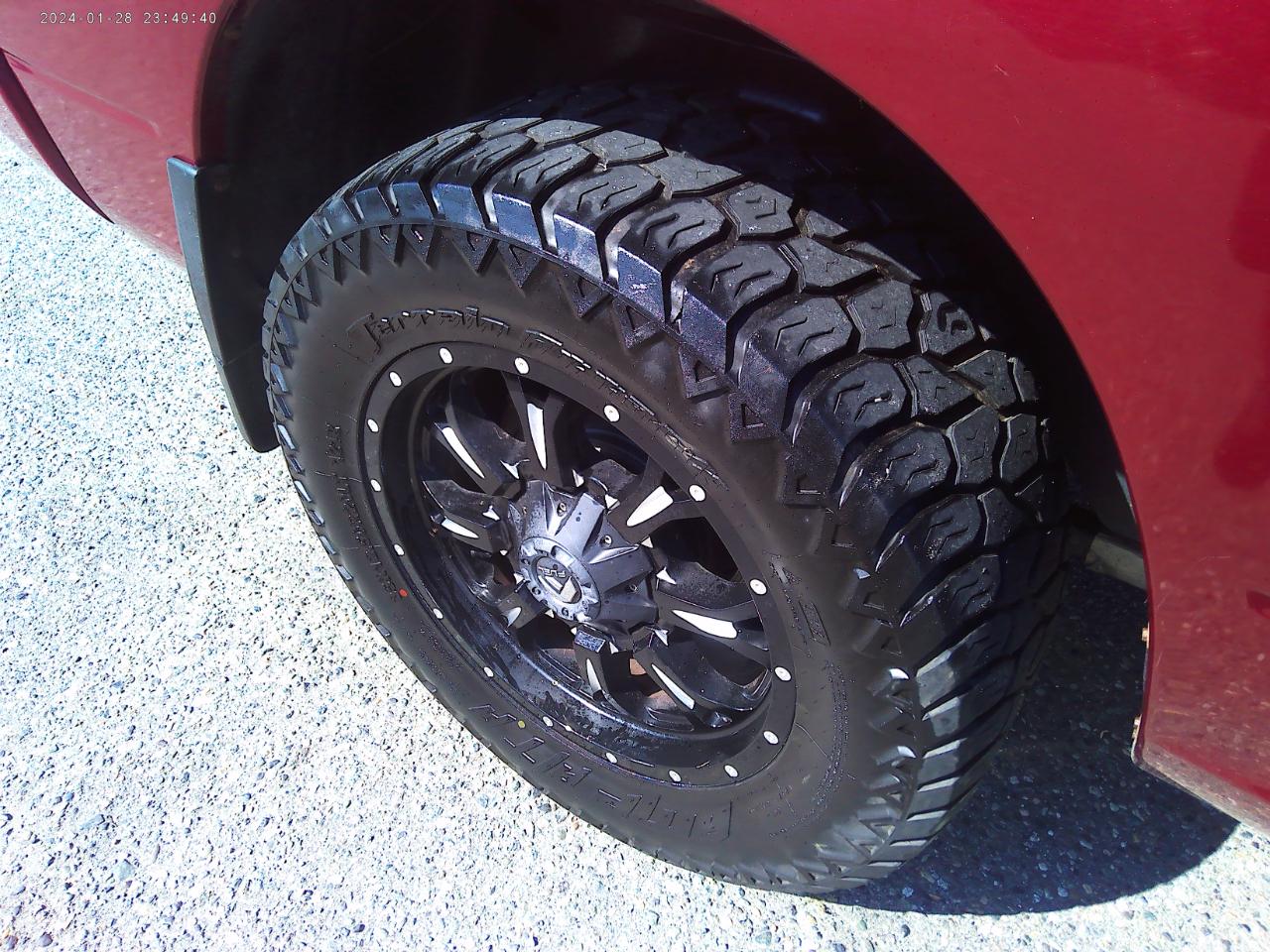 RAM 1500 Laramie Crew Cab SWB 4WD 2013