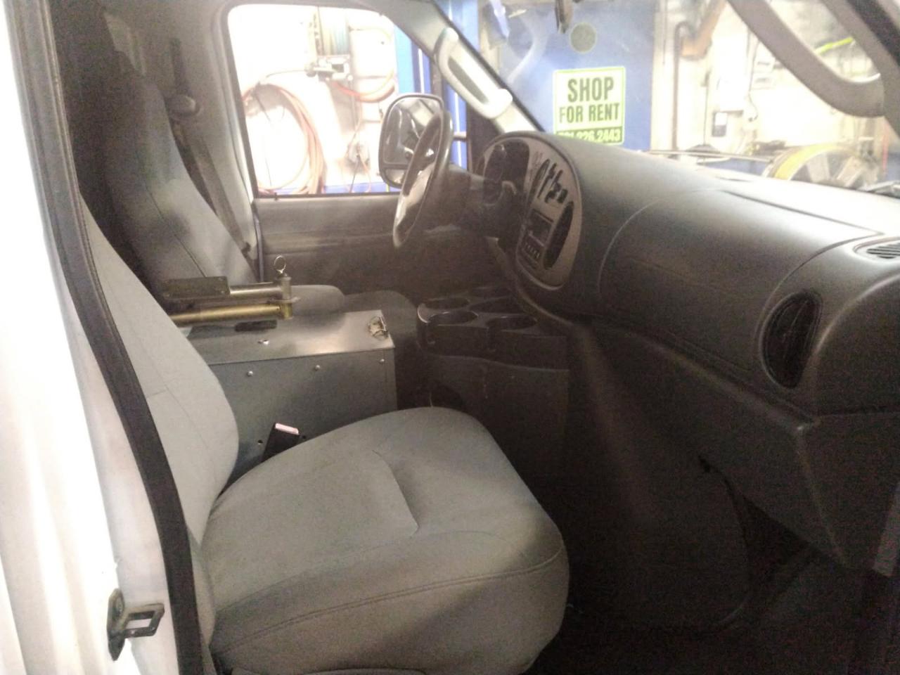 Ford Econoline E-250 2008