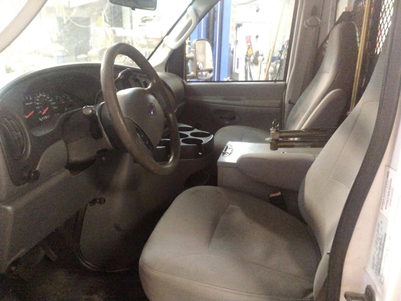 Ford Econoline E-250 2008