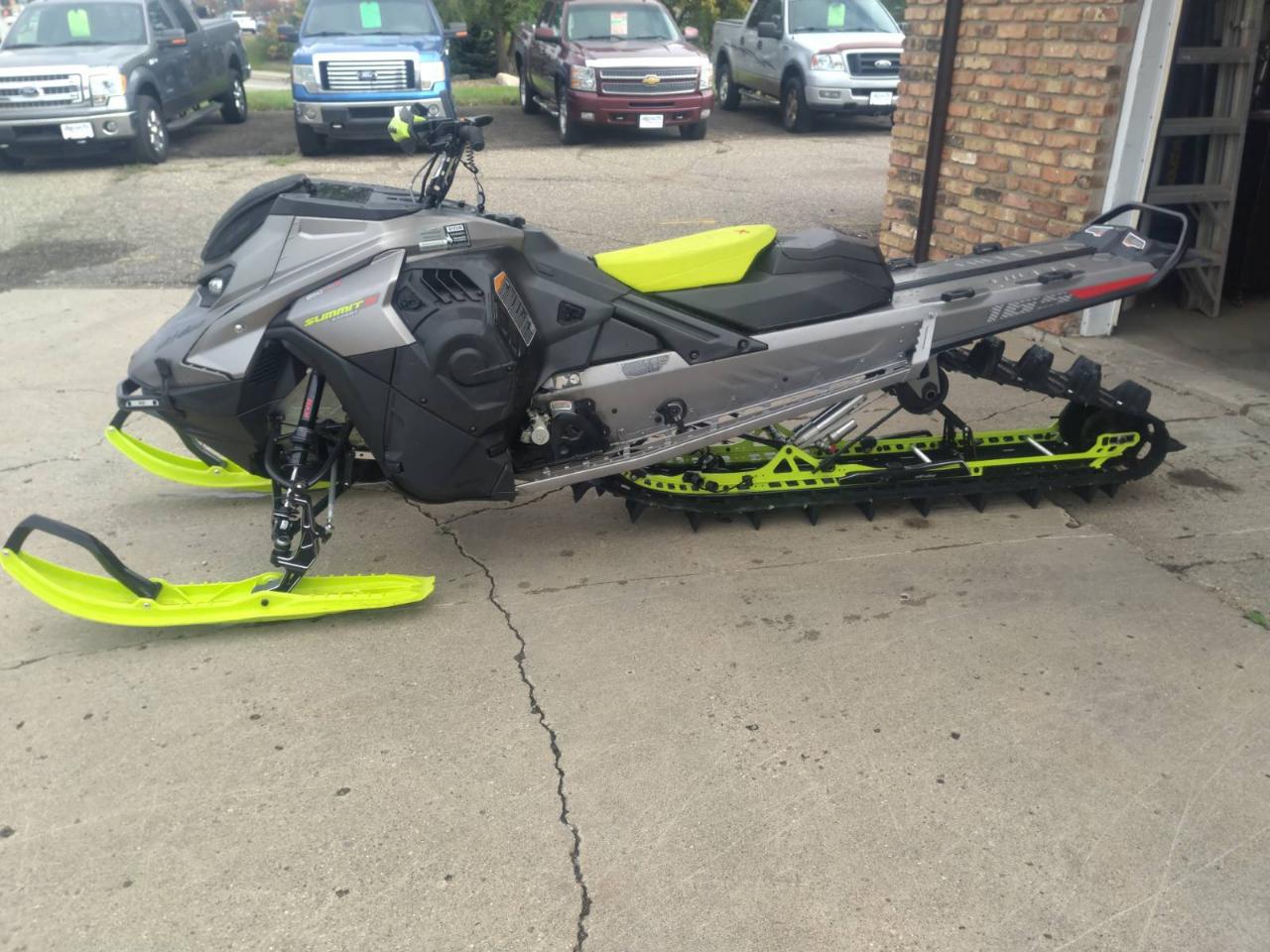 Ski-Doo Summit  2023