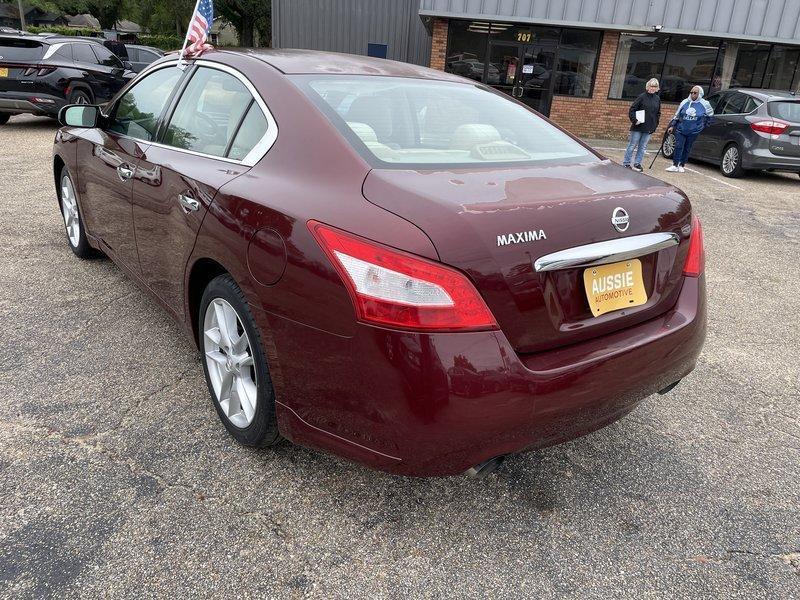 Nissan Maxima S 2010