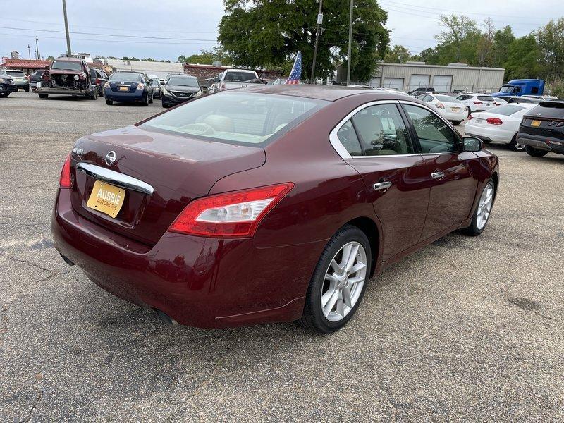 Nissan Maxima S 2010