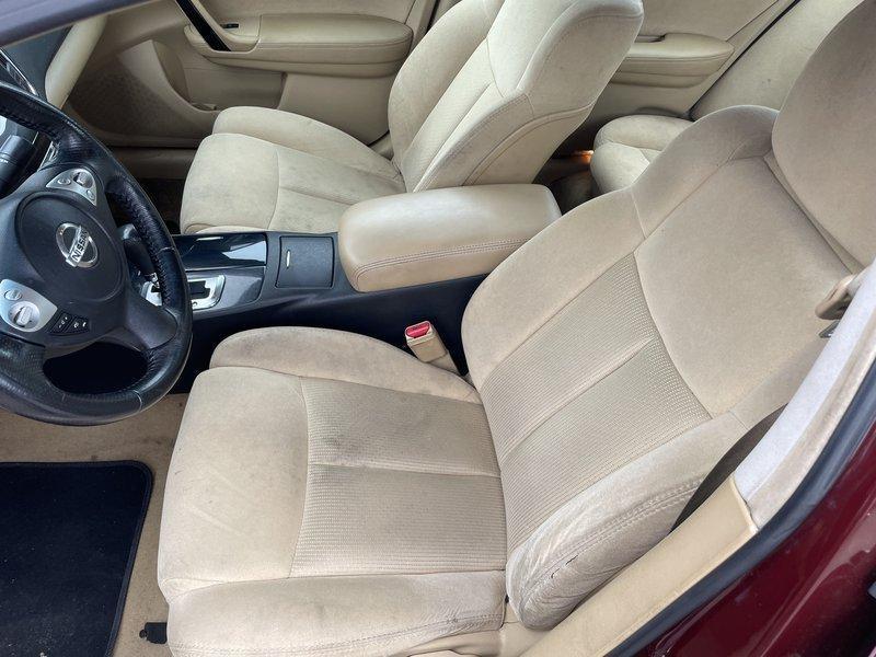 Nissan Maxima S 2010