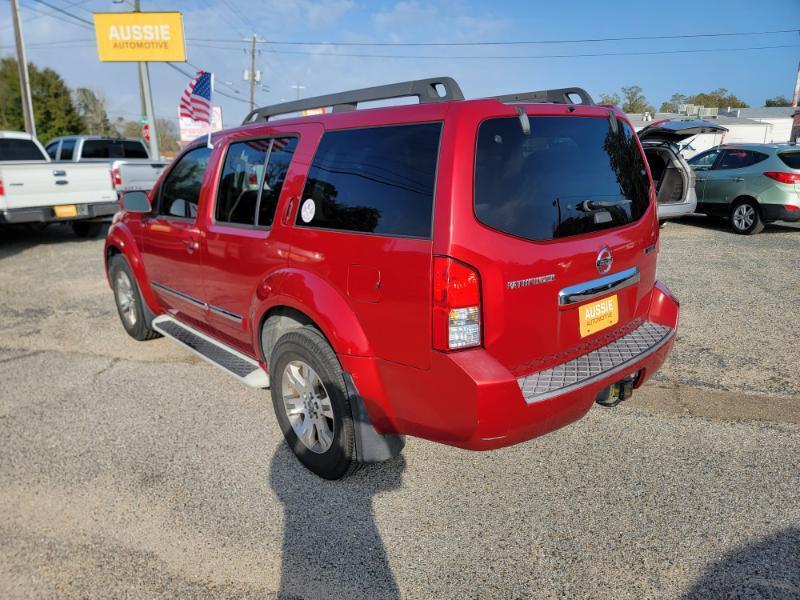 Nissan Pathfinder Silver Edition 2WD 2011