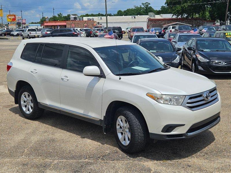 Toyota Highlander Base 2WD I4 2012