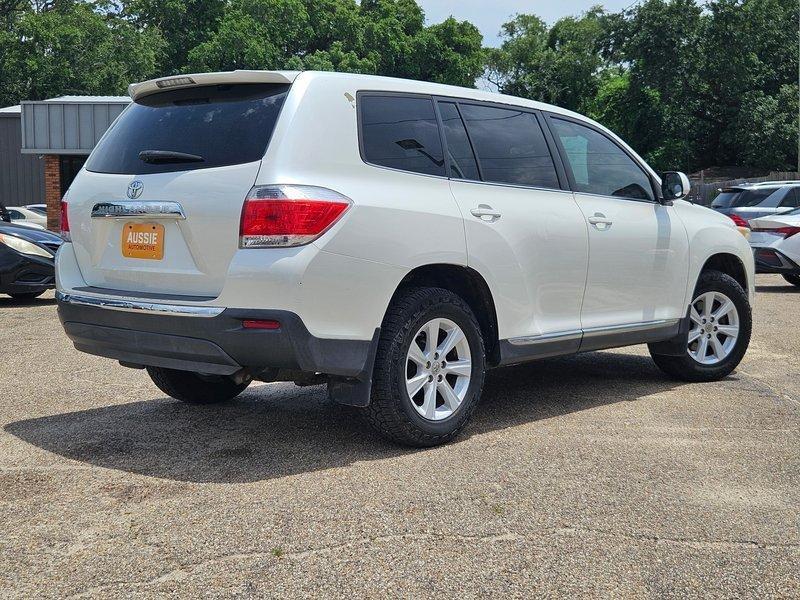 Toyota Highlander Base 2WD I4 2012