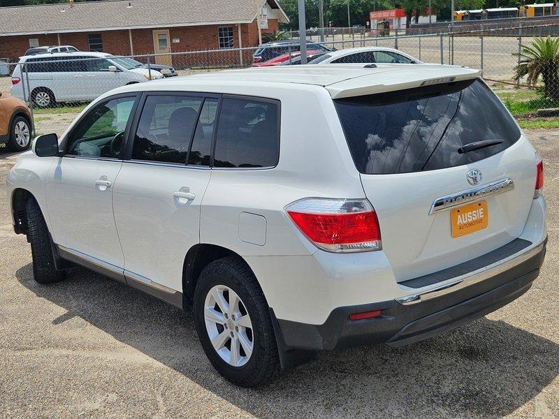 Toyota Highlander Base 2WD I4 2012