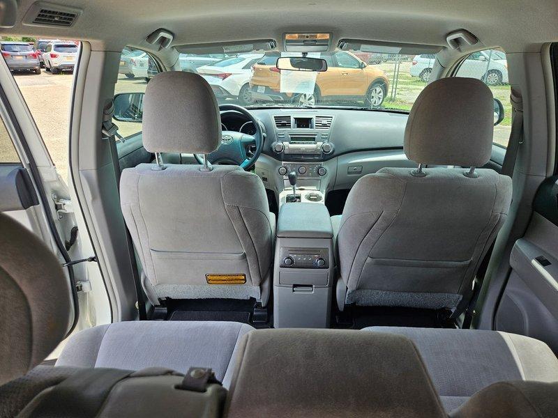 Toyota Highlander Base 2WD I4 2012