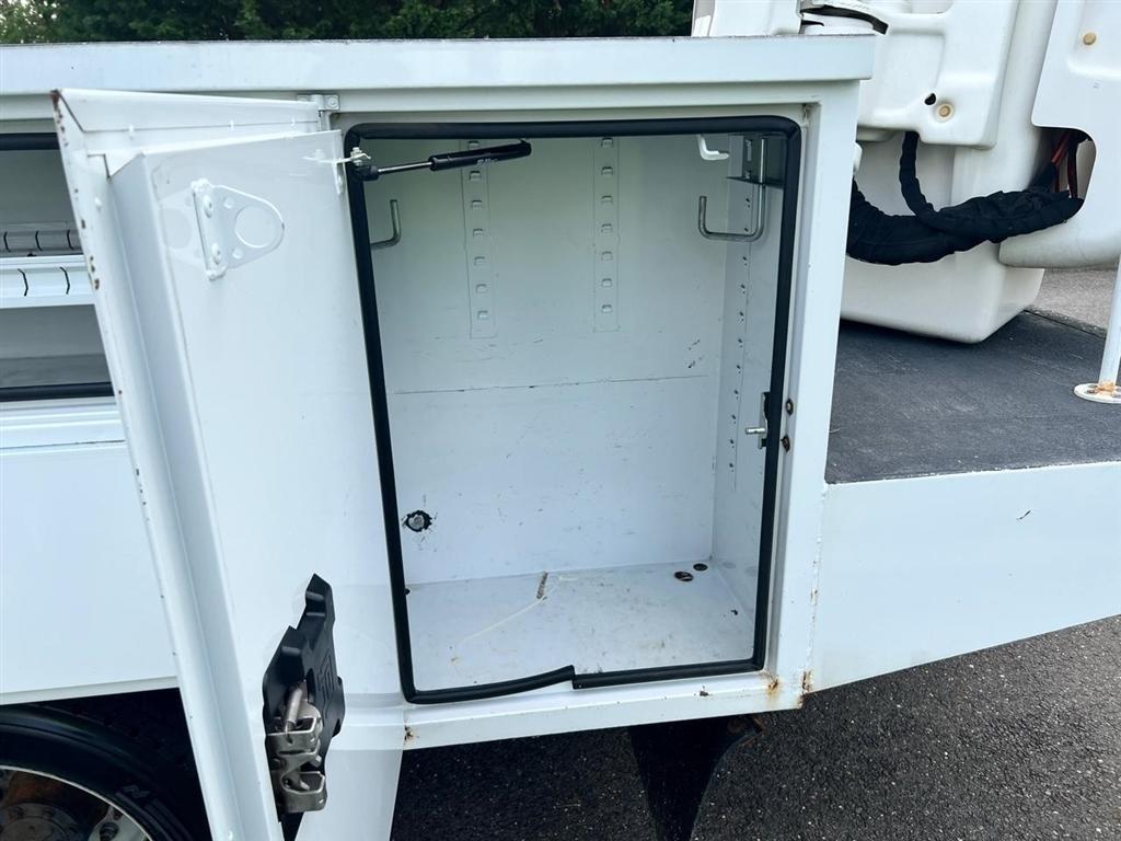Ford Super Duty F-550 DRW XL 2WD Reg Cab 145" WB 60" CA 2018