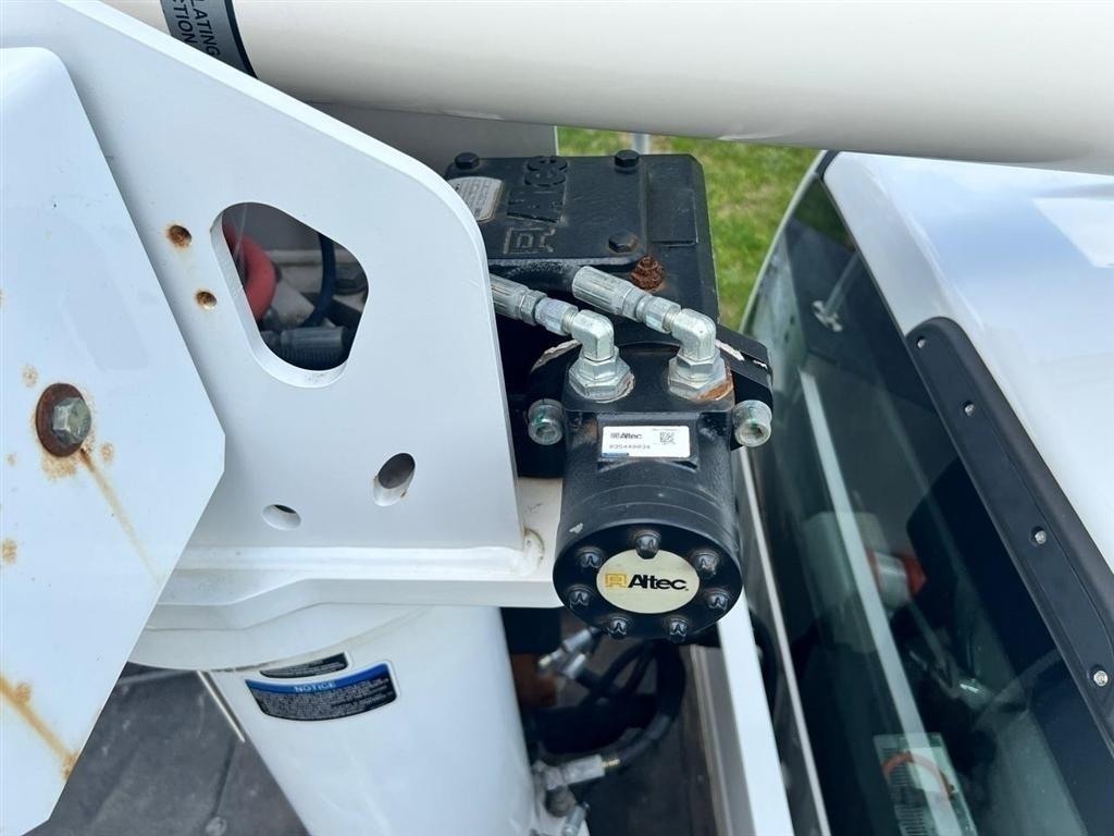 Ford Super Duty F-550 DRW XL 2WD Reg Cab 145" WB 60" CA 2018