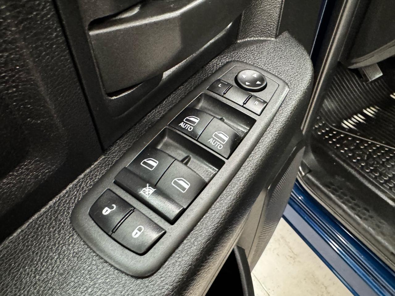 RAM 3500 Chassis Cab Tradesman 4WD Crew Cab 60" CA 172.4" WB 2022