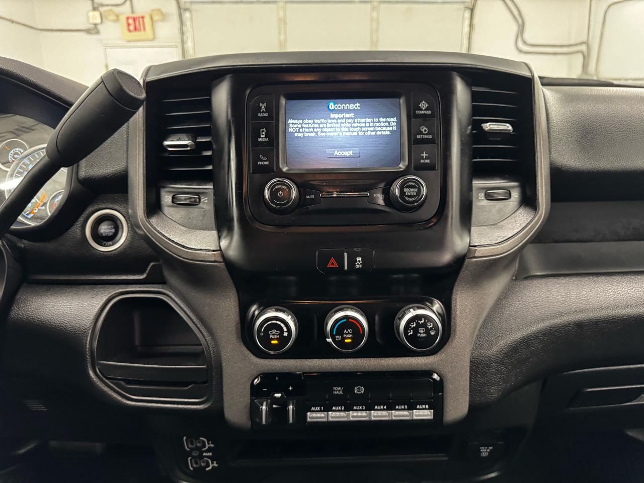 RAM 3500 Chassis Cab Tradesman 4WD Crew Cab 60" CA 172.4" WB 2022