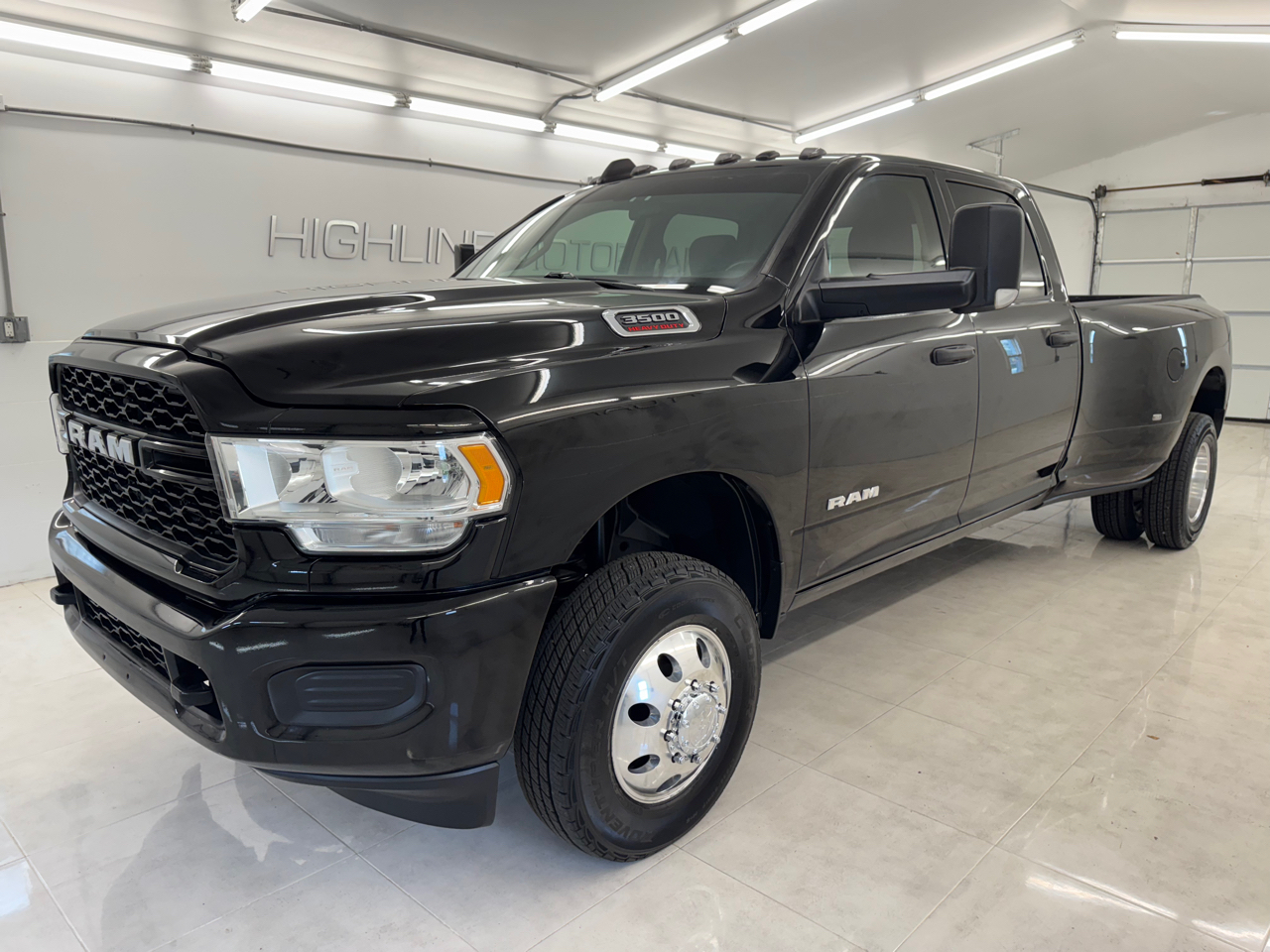 2019 RAM 3500 Tradesman 4x4 Crew Cab 8' Box