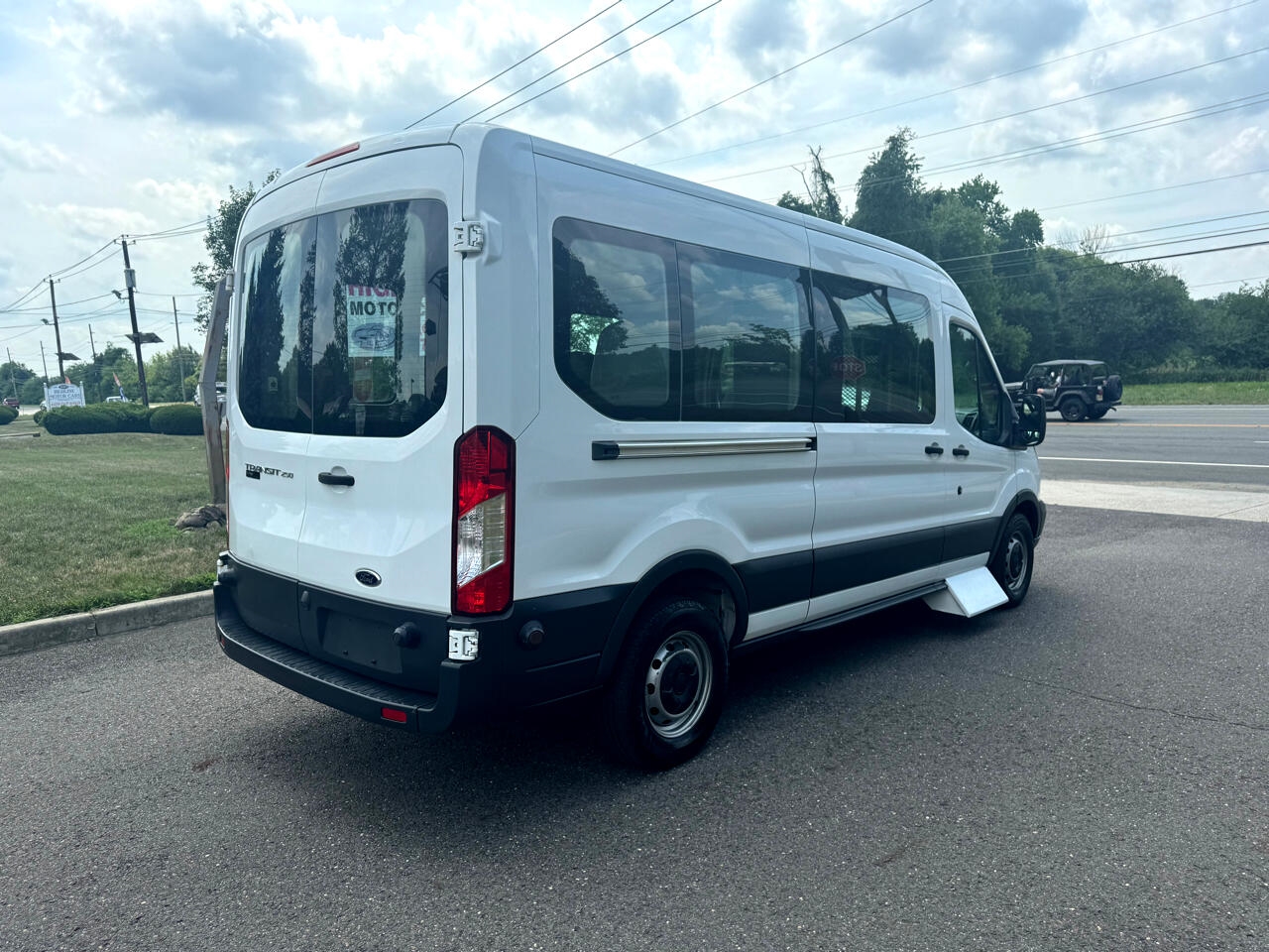 Ford Transit Van T-250 148" Med Rf 9000 GVWR Sliding RH Dr 2017 Ford Transit Van T-250 148" Med Rf 9000 GVWR Sliding RH Dr 2017