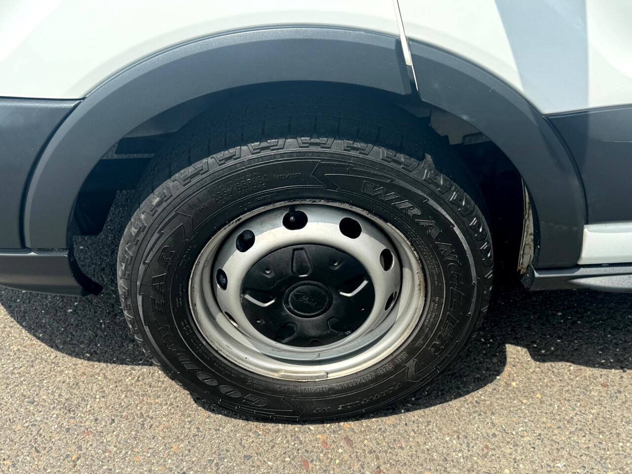 Ford Transit Van T-250 148" Med Rf 9000 GVWR Sliding RH Dr 2017 Ford Transit Van T-250 148" Med Rf 9000 GVWR Sliding RH Dr 2017