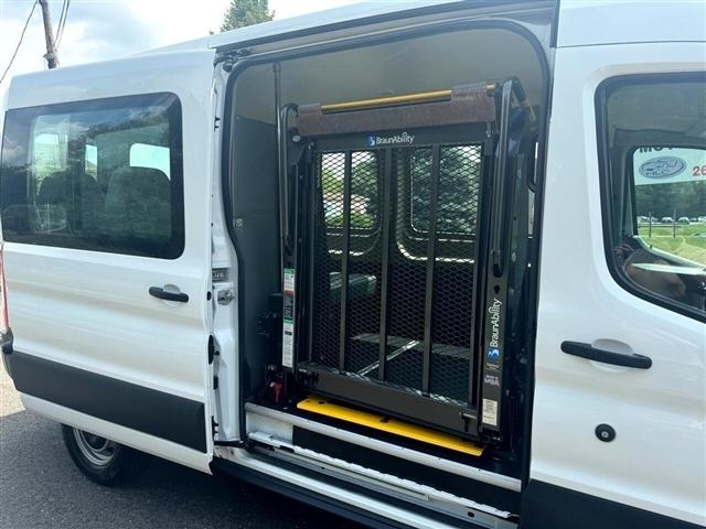 Ford Transit Van T-250 148" Med Rf 9000 GVWR Sliding RH Dr 2017