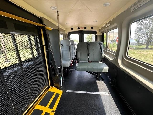 Ford Transit Van T-250 148" Med Rf 9000 GVWR Sliding RH Dr 2017
