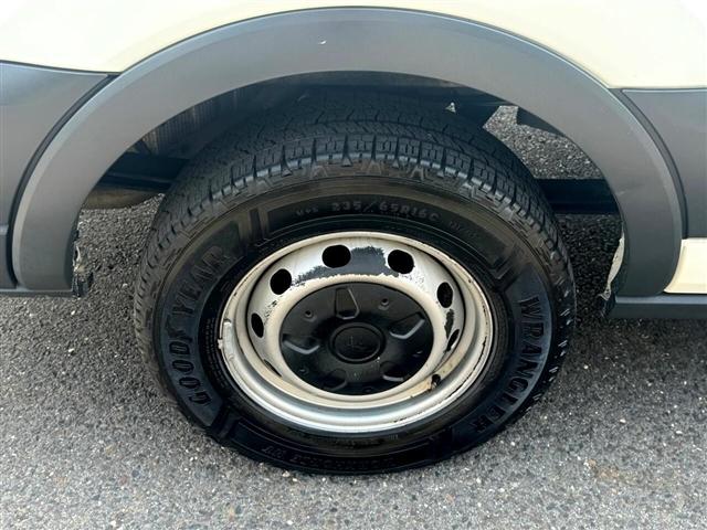 Ford Transit Van T-250 148" Med Rf 9000 GVWR Sliding RH Dr 2017