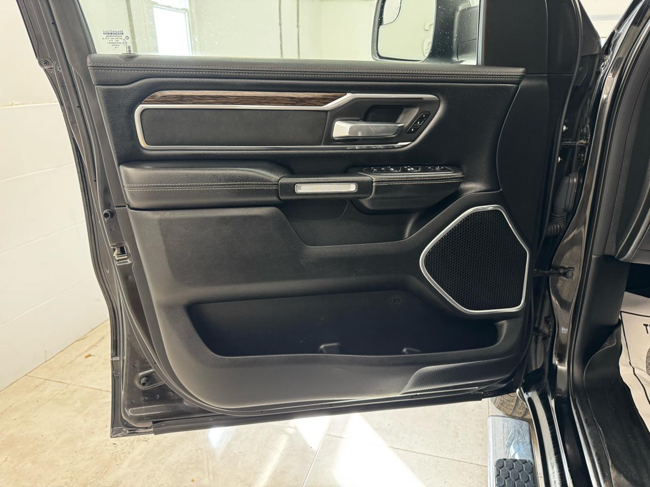 RAM 1500 Laramie 4x4 Crew Cab 6'4" Box 2019