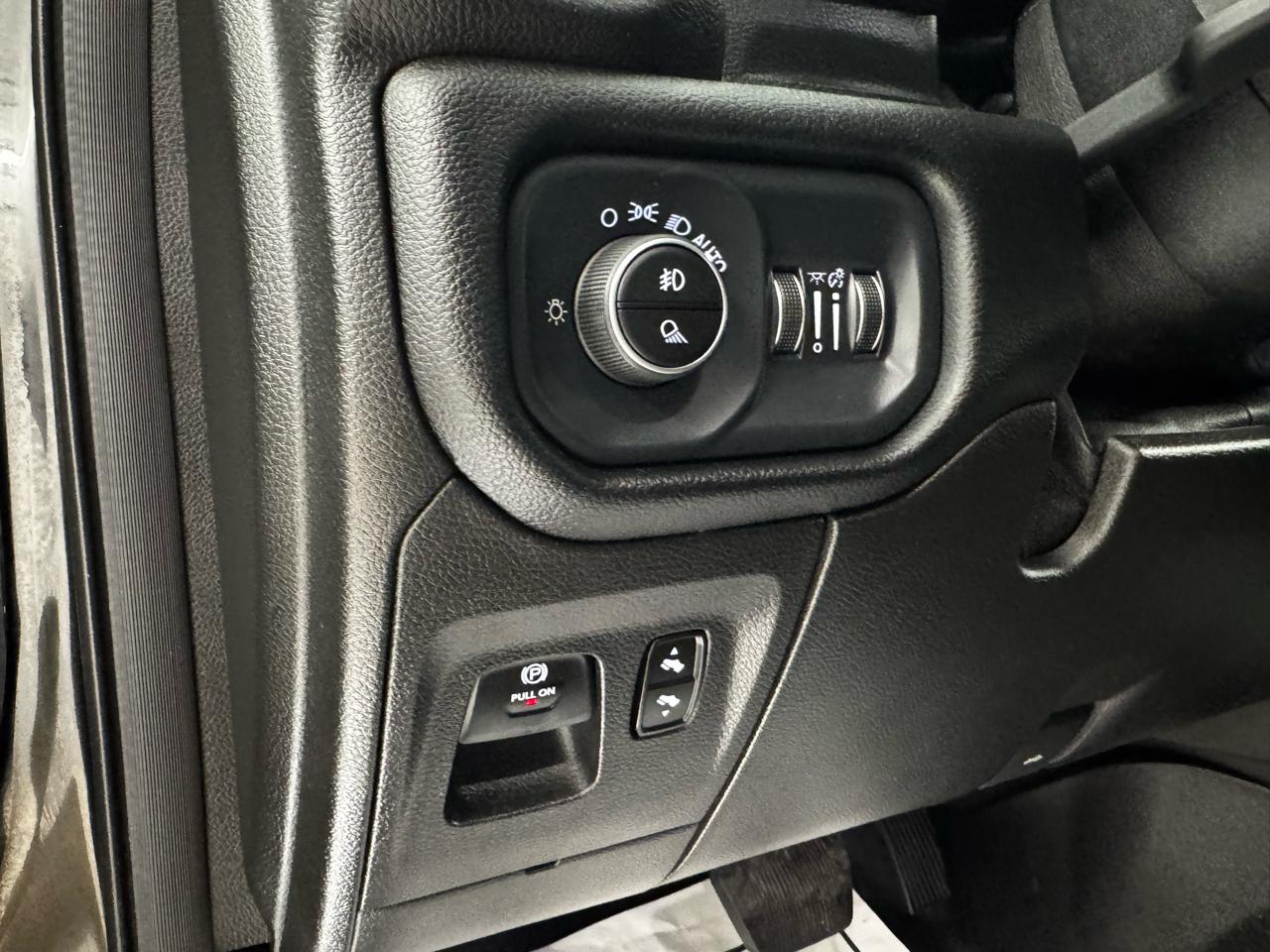 RAM 1500 Laramie 4x4 Crew Cab 6'4" Box 2019