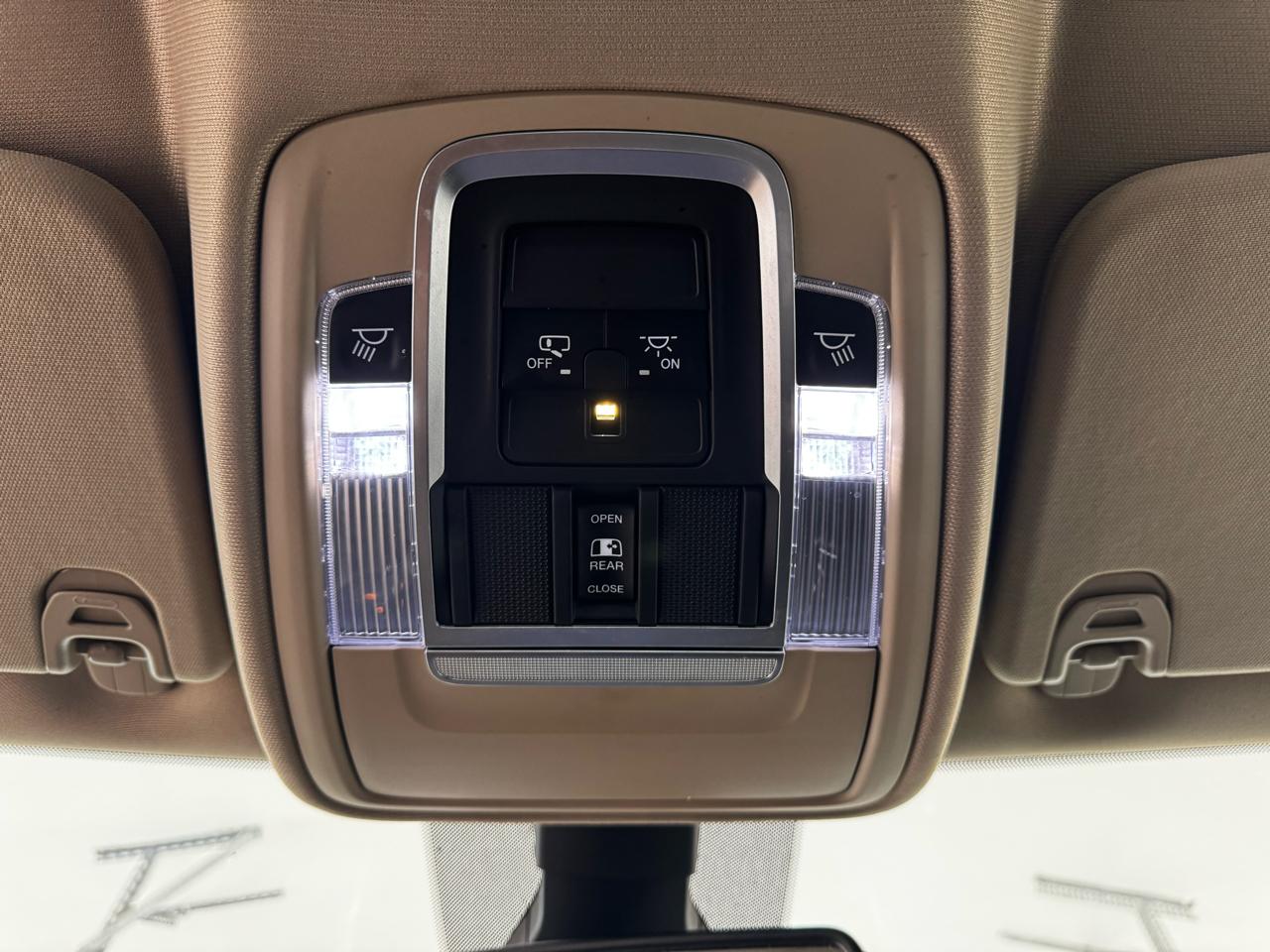 RAM 1500 Laramie 4x4 Crew Cab 6'4" Box 2019