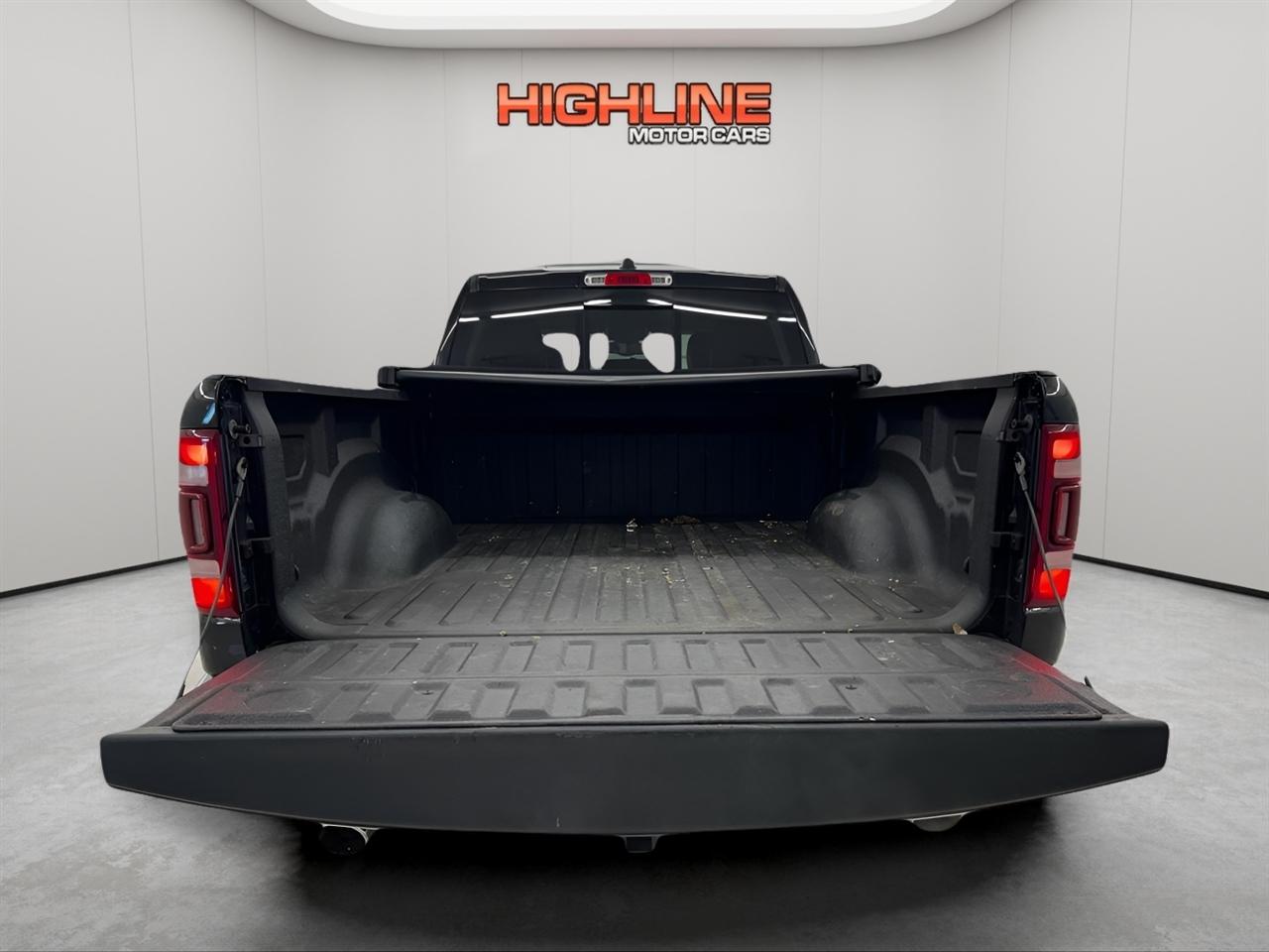RAM 1500 Laramie 4x4 Crew Cab 6'4" Box 2019