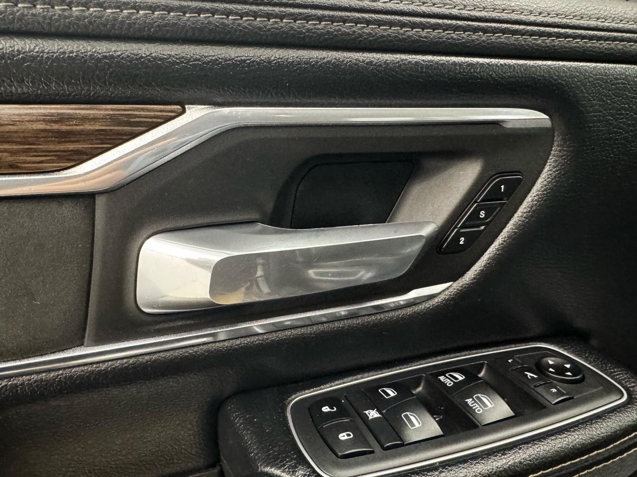 RAM 1500 Laramie 4x4 Crew Cab 6'4" Box 2019