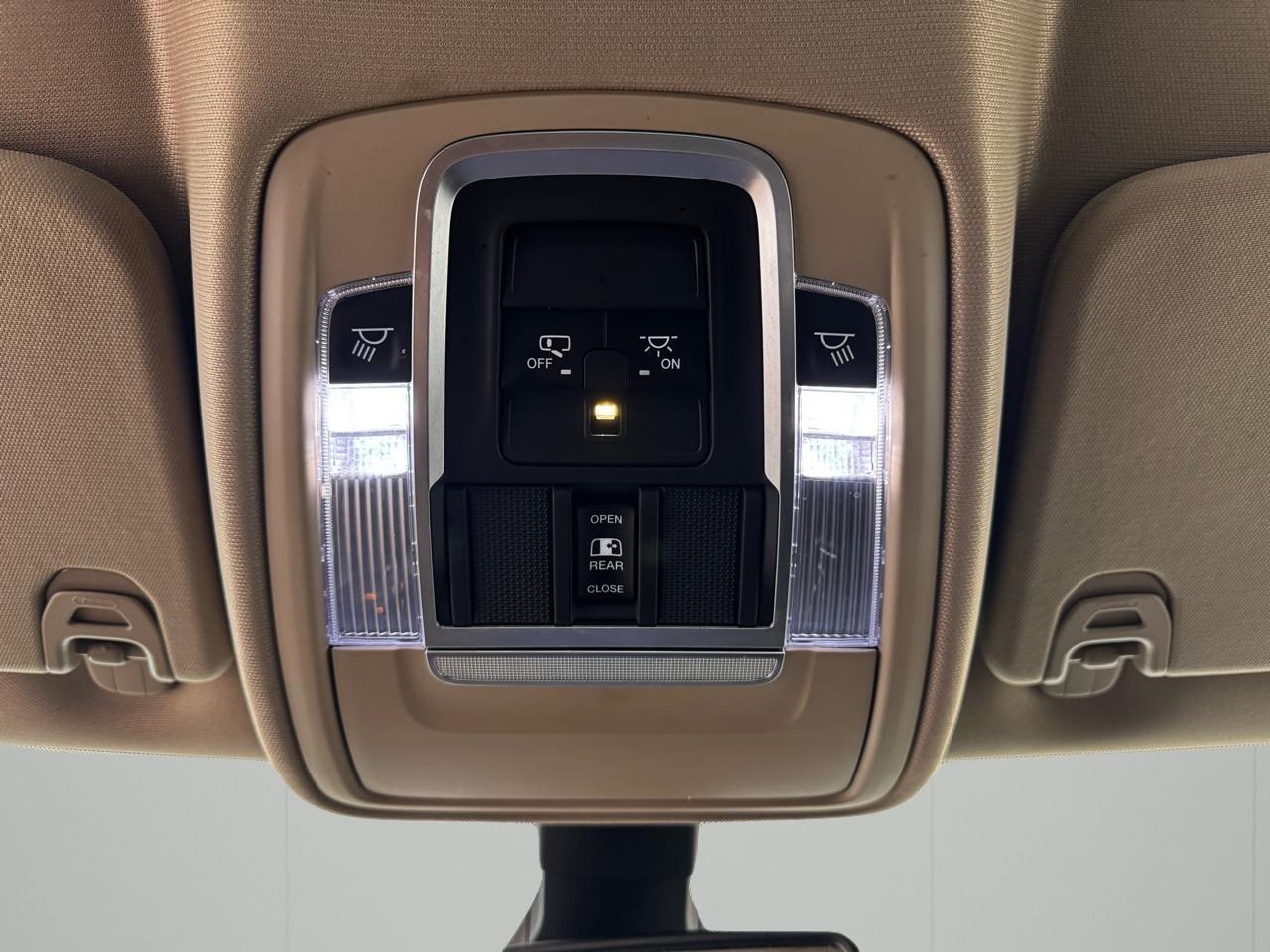 RAM 1500 Laramie 4x4 Crew Cab 6'4" Box 2019