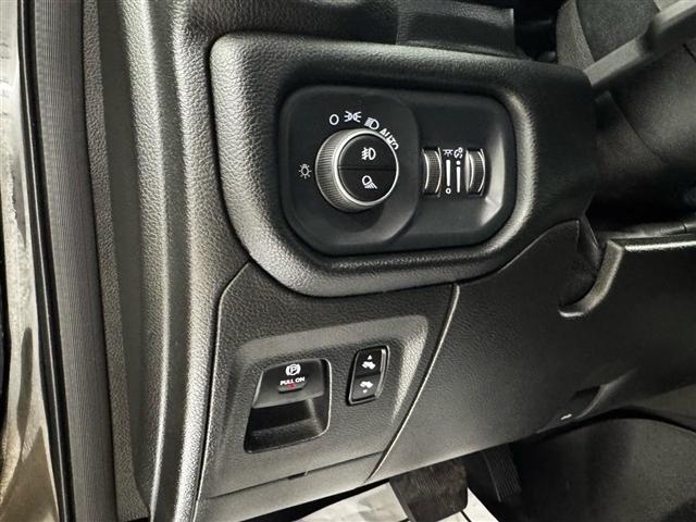 RAM 1500 Laramie 4x4 Crew Cab 6'4" Box 2019