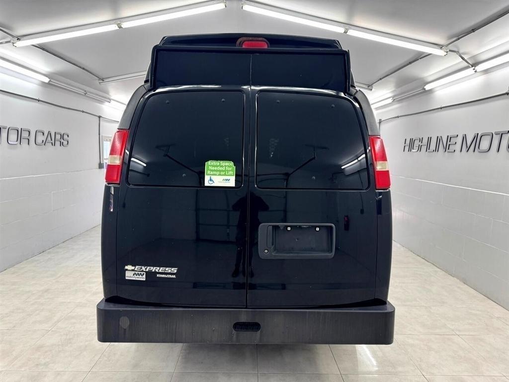Chevrolet Express Passenger RWD 2500 135" LT 2014
