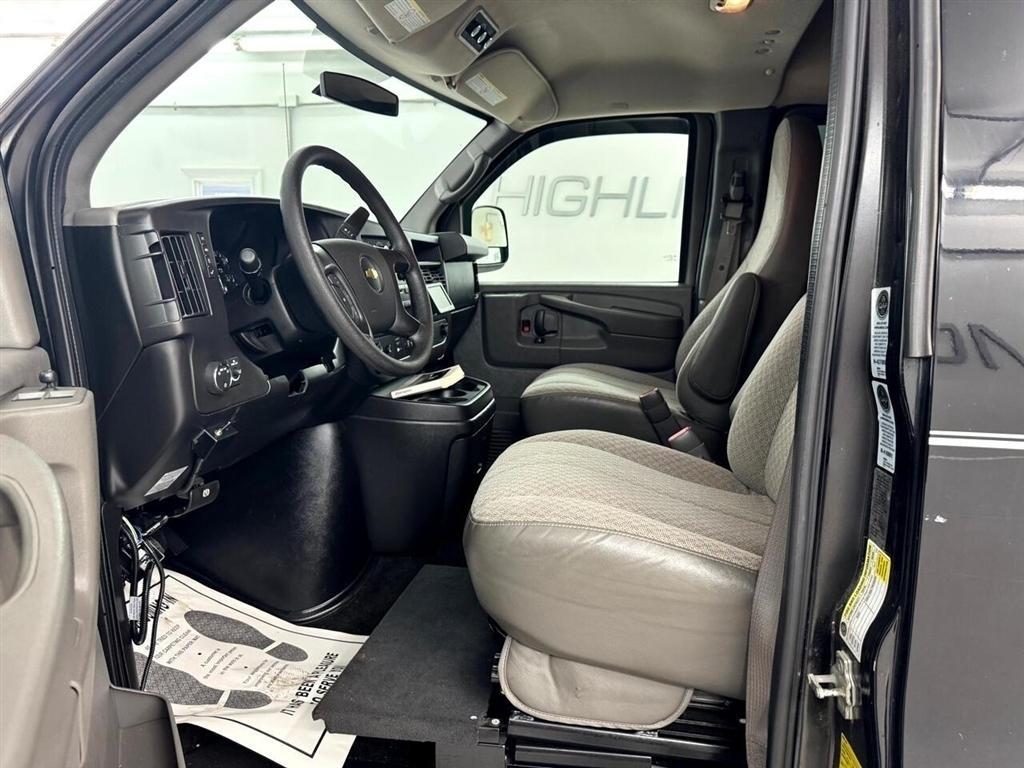 Chevrolet Express Passenger RWD 2500 135" LT 2014