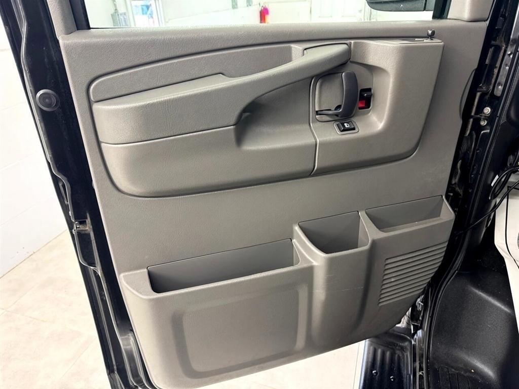 Chevrolet Express Passenger RWD 2500 135" LT 2014