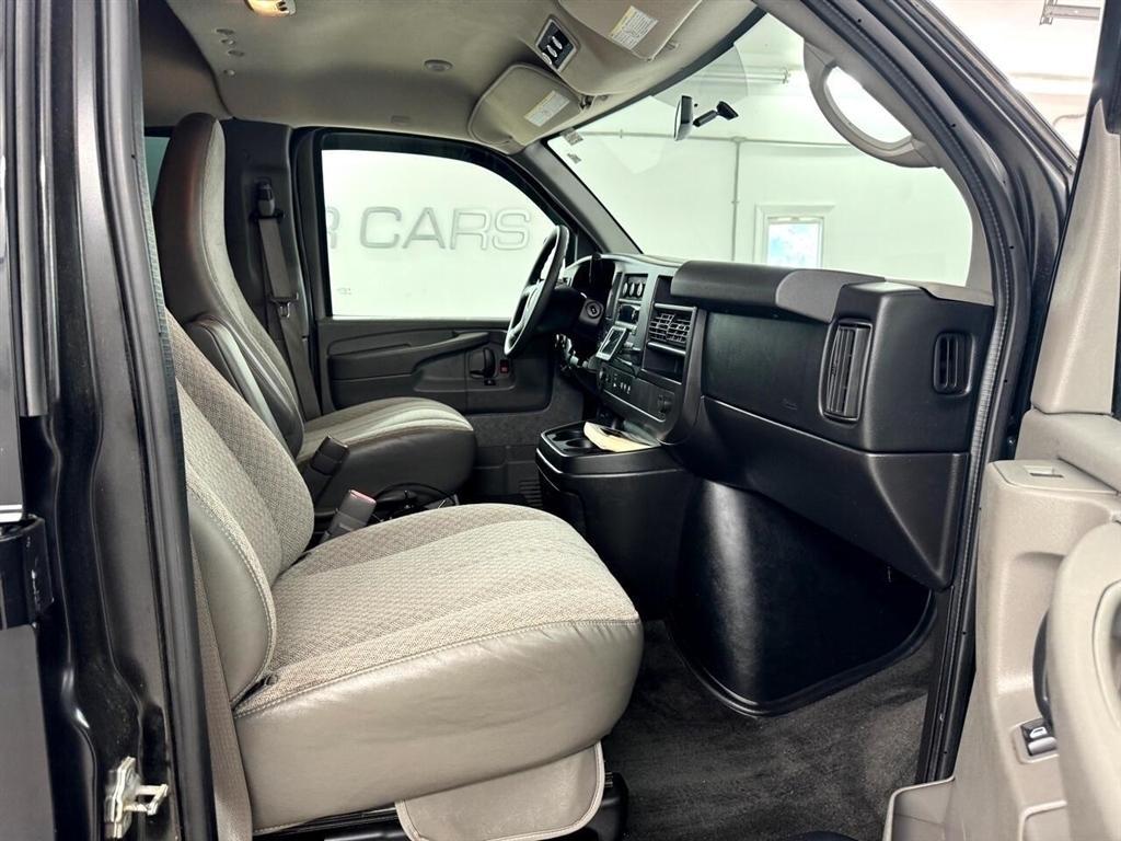 Chevrolet Express Passenger RWD 2500 135" LT 2014