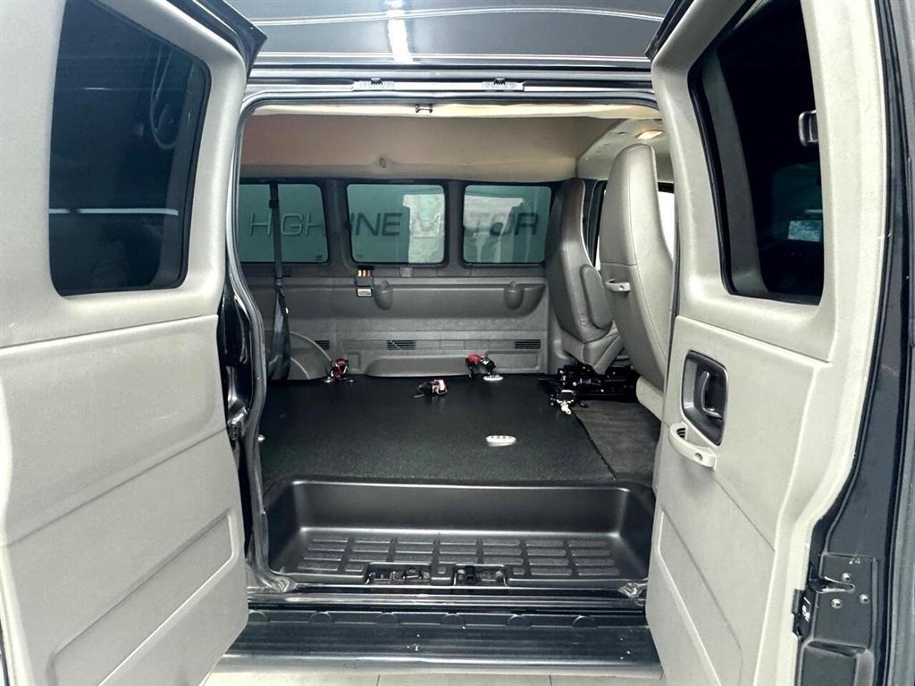 Chevrolet Express Passenger RWD 2500 135" LT 2014