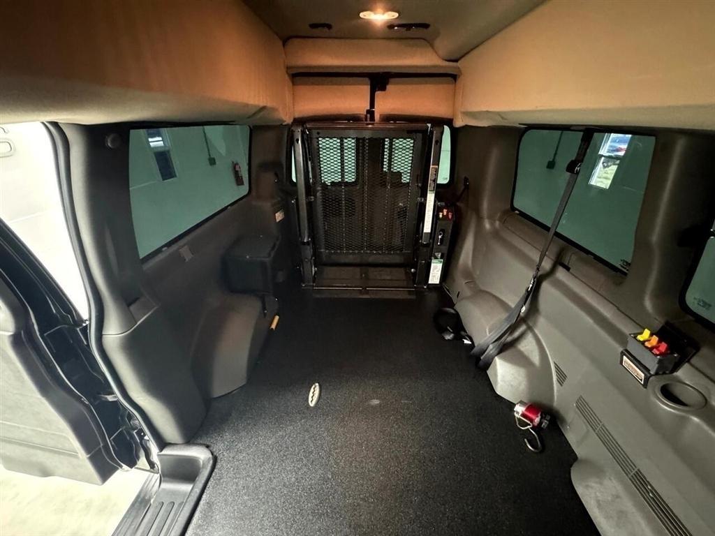 Chevrolet Express Passenger RWD 2500 135" LT 2014