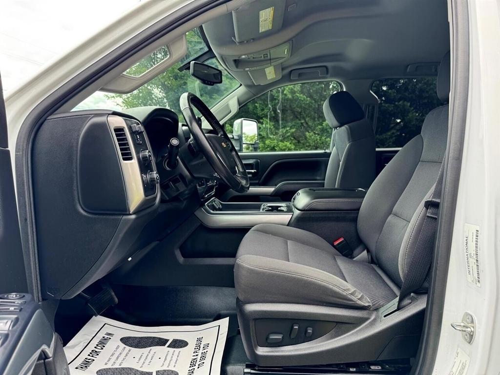 Chevrolet Silverado MD 4WD Crew Cab LT 2023
