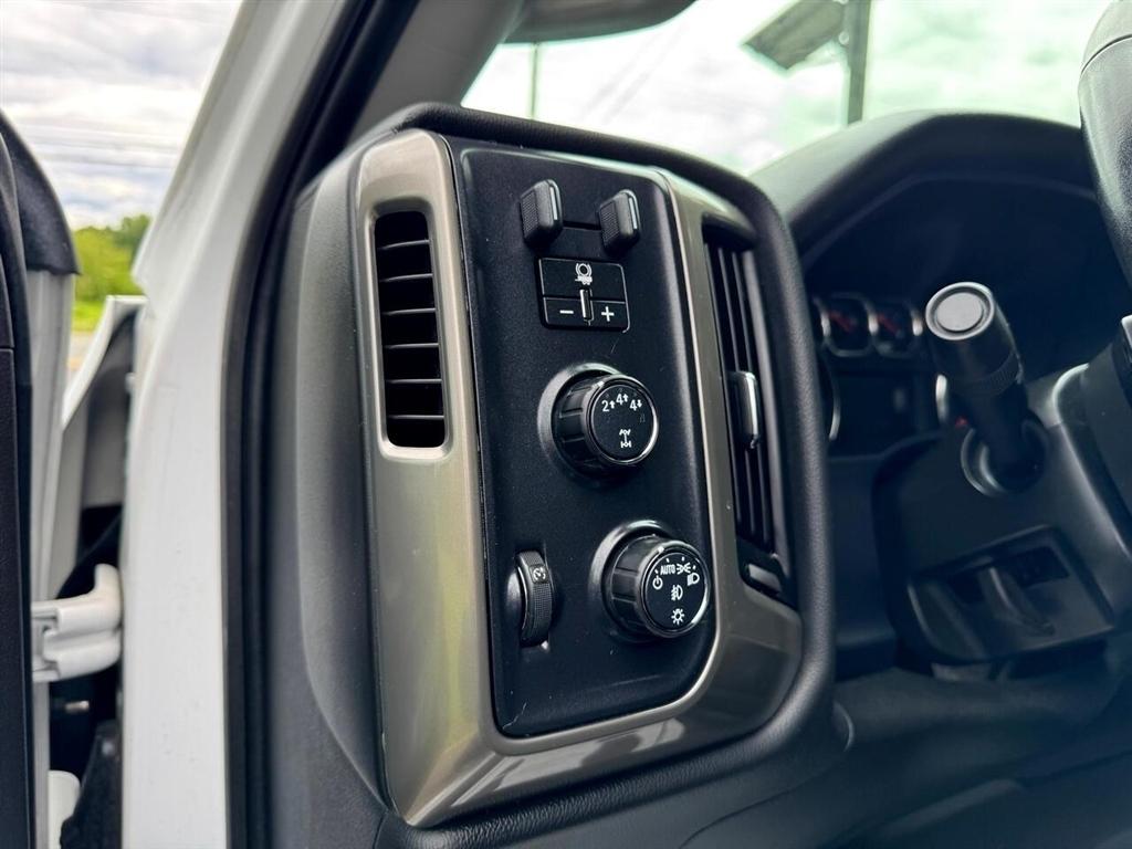 Chevrolet Silverado MD 4WD Crew Cab LT 2023