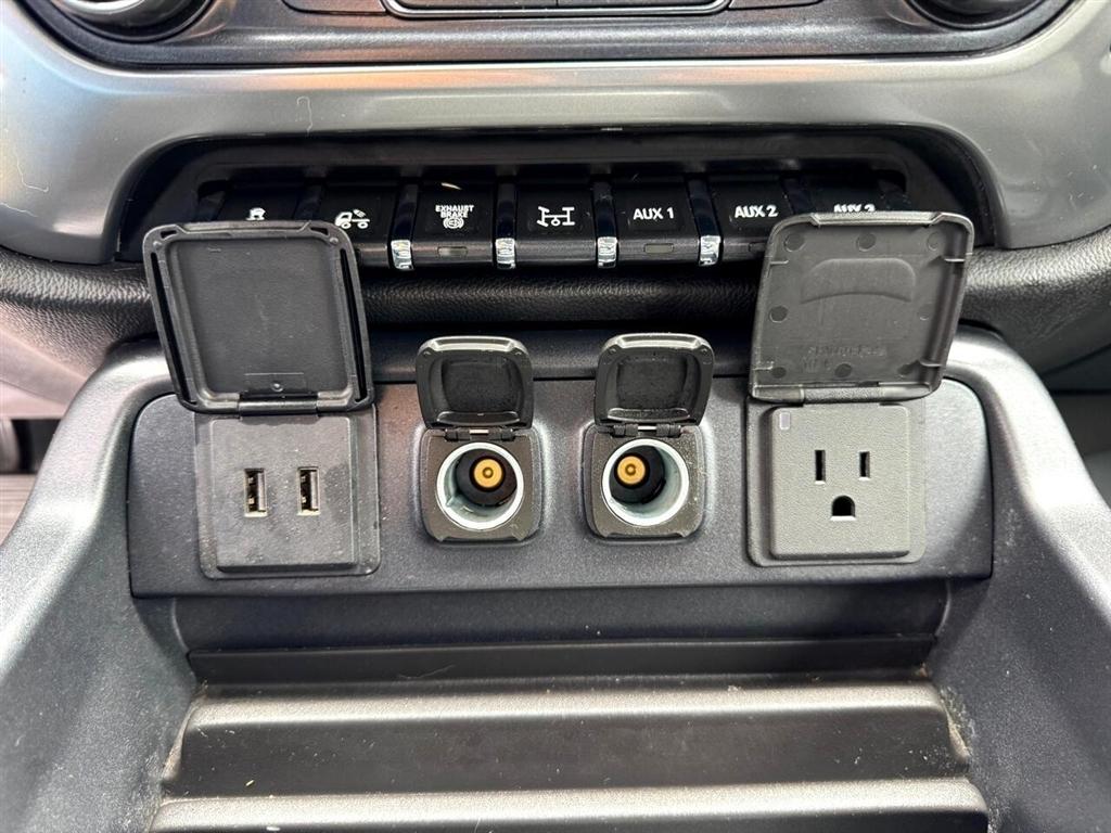 Chevrolet Silverado MD 4WD Crew Cab LT 2023