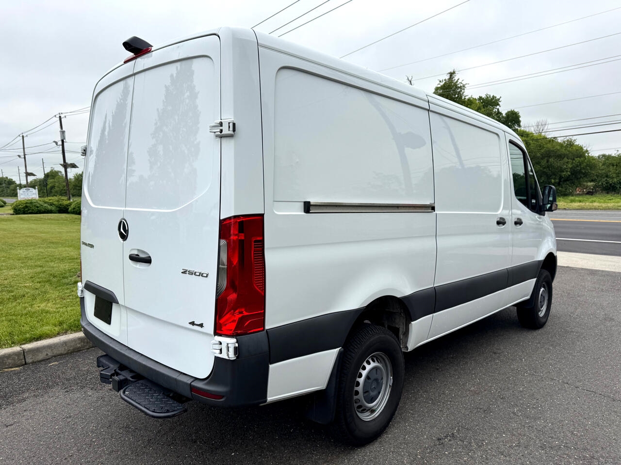 Mercedes-Benz Sprinter Van 2500 Standard Roof V6 144" 4WD 2019