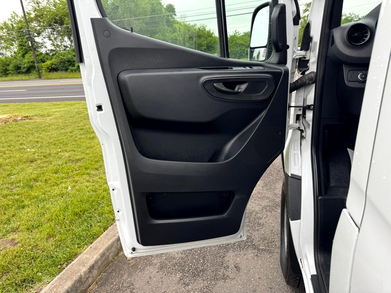 Mercedes-Benz Sprinter Van 2500 Standard Roof V6 144" 4WD 2019