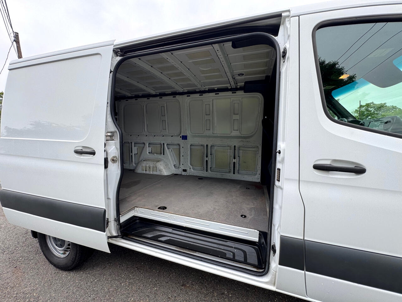 Mercedes-Benz Sprinter Van 2500 Standard Roof V6 144" 4WD 2019