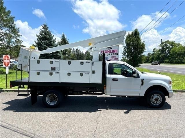 Ford Super Duty F-350 DRW XLT 4WD Reg Cab 145" WB 60" CA 2020