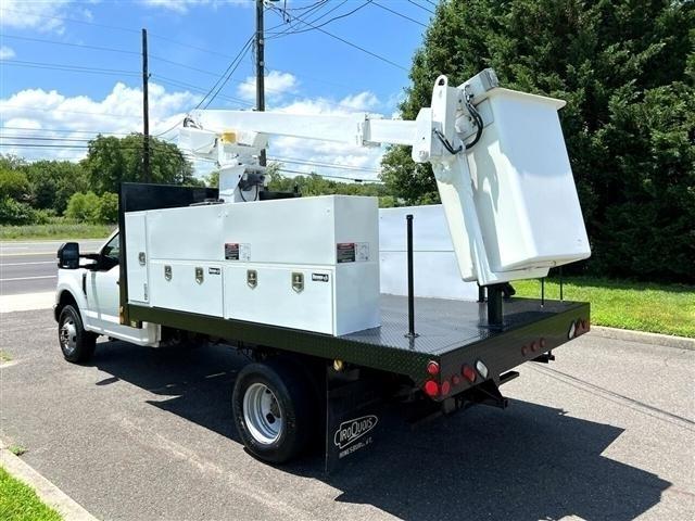 Ford Super Duty F-350 DRW XLT 4WD Reg Cab 145" WB 60" CA 2020