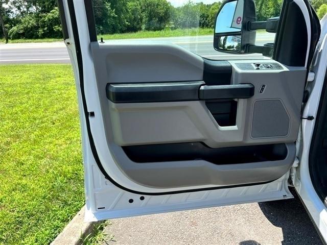 Ford Super Duty F-350 DRW XLT 4WD Reg Cab 145" WB 60" CA 2020